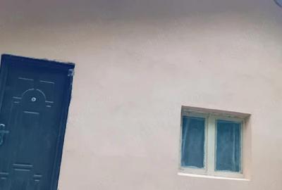 Casă cu 3 camere cu Teren 400 Mp în Central - 1