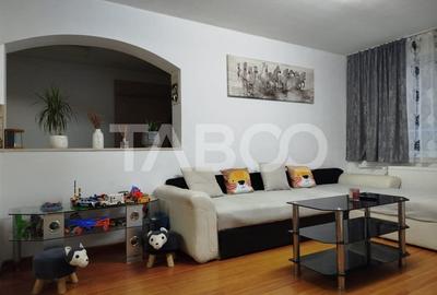 Casa tip insiruita de vanzare 147 mp cu garaj si curte in Sura Mare - 2