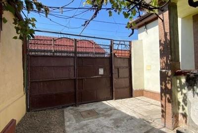Casa renovabila/demolabila, singur in curte. 63 000 E. Comision 0.