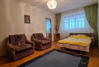 Apartament cu 3 camere decomandat, mobilat în Port