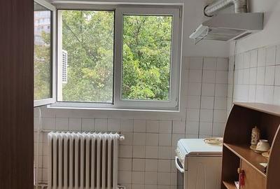 Vanzare apartament luminos de 2 camere in Titan-Lotru, pret negociabil - 4