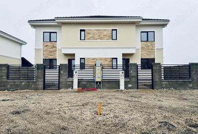 Casă cu 4 camere cu Teren 310 Mp în Moșnița Nouă - 1