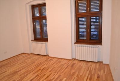 Birou, de 42 mp, în Central - 15