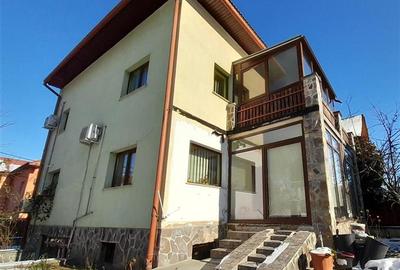 Casă individuală cu 8 camere cu Canalizare în Zorilor - 2