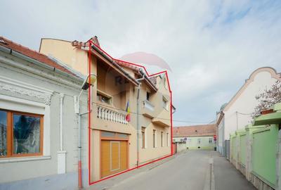 Casă cu 7 camere cu Teren 153 Mp în Ultracentral