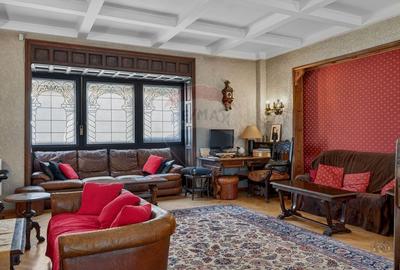 Apartament cu 10 camere decomandat, mobilat în Capitale - 35