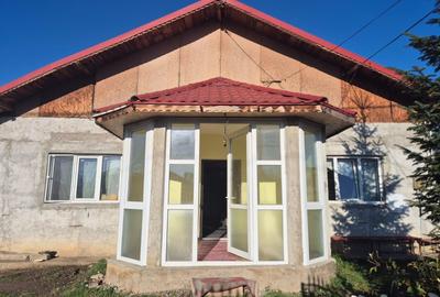 Casă individuală cu 4 camere în Central