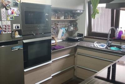 Casă cu 5 camere cu Teren 1100 Mp în Vladimirescu