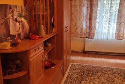 Ap 3 camere la parter cu balcon ?i beci str. Zamfirescu - 3