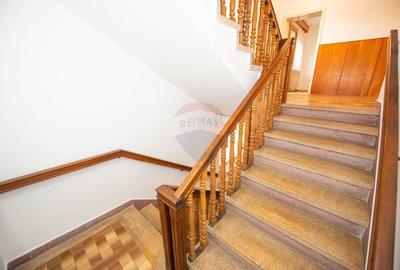 Casă cu 7 camere cu Teren 200 Mp în 23 August - 34