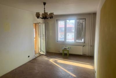 Apartament cu 3 camere decomandat în Complex Studențesc - 1
