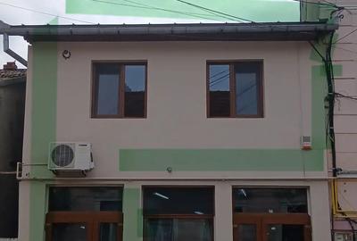 Inchiriez apartament 2 camere,zona centrala - 1