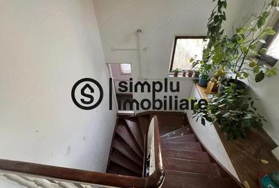 Casă cu 8 camere cu Teren 725 Mp în Central - 2