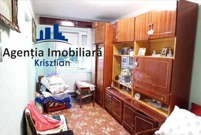 Apartament cu 2 camere de vanzare - Zona Micro 14 - 8