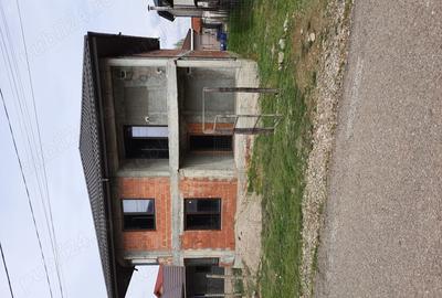 Casă cu 4 camere cu Teren 300 Mp în Căpățânești - 10