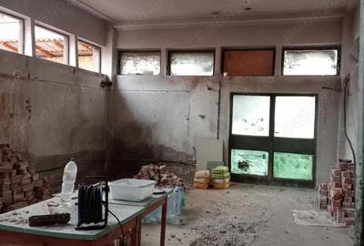 Spațiu comercial, de 50 mp, în Central - 1