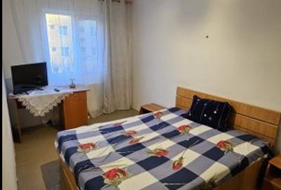 Apartament cu 3 camere semidecomandat în Km 4-5