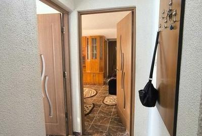Apartament cu 2 camere semidecomandat în Micro 6 - 7