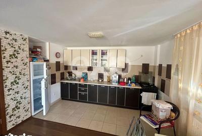 Casă cu 4 camere cu Canalizare în Vâlcele - 9