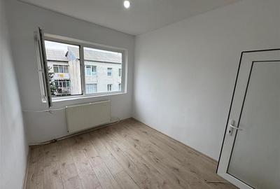 Garsoniera 12mp , de vanzare, zona Sud, etaj 4 cu acoperis - 5
