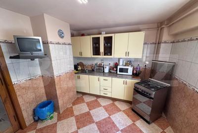 Apartament de vanzare, cu 3 camere, 73 mp, zona Calea Bucure - 8