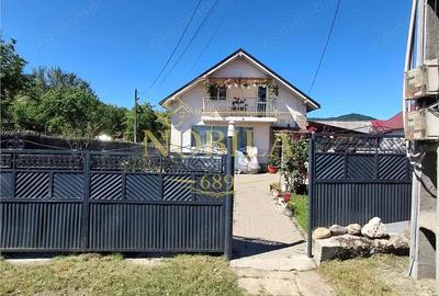 Casă cu Teren 1240 Mp în Oituz