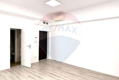 Spațiu comercial, de 100 mp, în P-ța Victoriei - 15