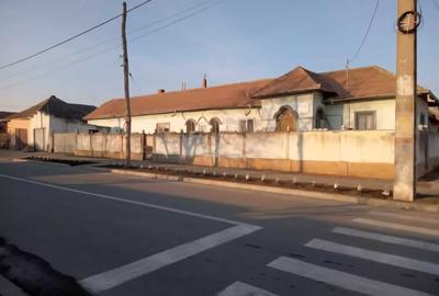 Casă cu 4 camere în Central - 1