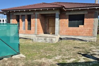 Casă cu 3 camere cu Teren 1500 Mp în Unirii - 10