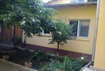 Casa cu etaj si spatiu comercial liceul 1 mai Casa cu etaj si spatiu comercial liceul 1 mai - 1