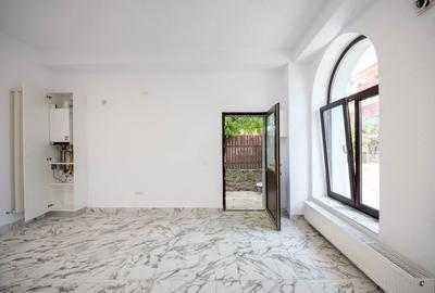 Spațiu comercial, de 52 mp, în Central - 11