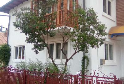 Casă cu 4 camere în Rucăr - 4