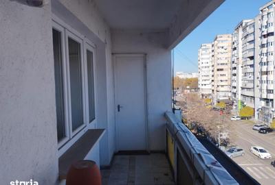 Apartament cu 3 camere decomandat în Berești - 2
