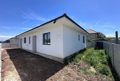 Casă cu 4 camere cu Teren 400 Mp în Domnești - 1