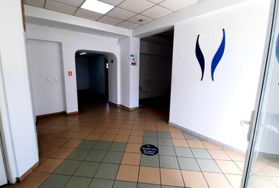 Spațiu comercial, de 80 mp, în Central - 3
