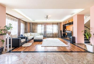 Casă cu 7 camere cu Teren 745 Mp în Corbeanca