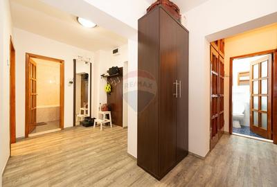 Apartament de vanzare 3 camere in zona Unirii, Mircea Voda
