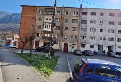 Apartament cu 4 camere decomandat, mobilat în Central - 3
