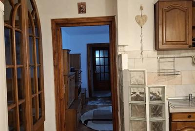 Inchiriez apartament 3 camere semi-decomandat - 3