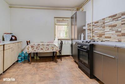 Apartament cu 4 camere decomandat în Rahova - 2