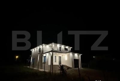 Casă cu 4 camere cu Teren 680 Mp în Central - 2