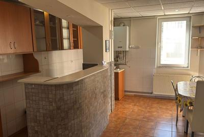 Apartament cu 3 camere decomandat în Central - 2
