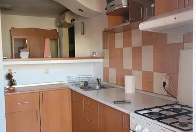 Inchiriez apartament 3 camere Rovine . Centrala termica pe gaz - 2