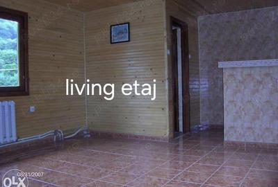 Casă cu 5 camere cu Teren 872 Mp în Humulești - 8