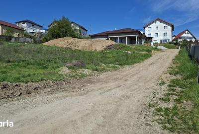 Teren de 575 mp, în Bradu