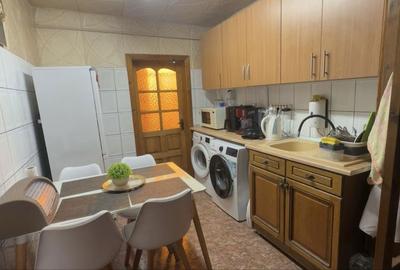 Apartament cu 2 camere decomandat în Micro 4 - 1