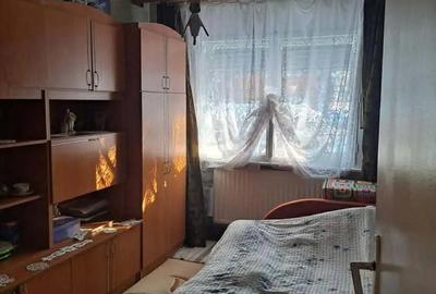 Apartament cu 3 camere decomandat în Micro 15