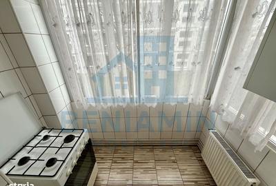 Apartament cu 2 camere decomandat în Florilor