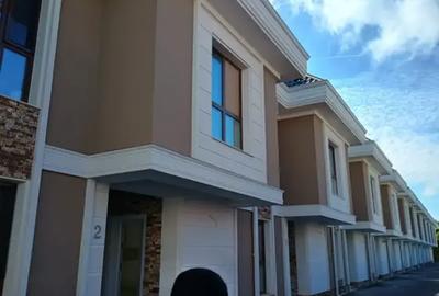 Vilă 5 camere  curte și parcare – 1 Decembrie - 3