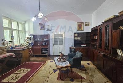 Casă cu 3 camere cu Teren 650 Mp în Central - 1